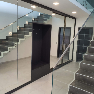 Tükrös szekrény galéria